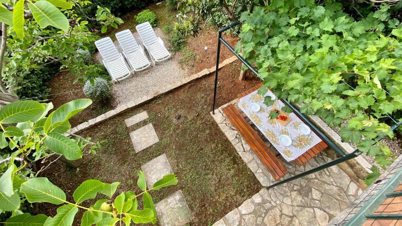 Bilini Garden Apartment Pula Exterior photo